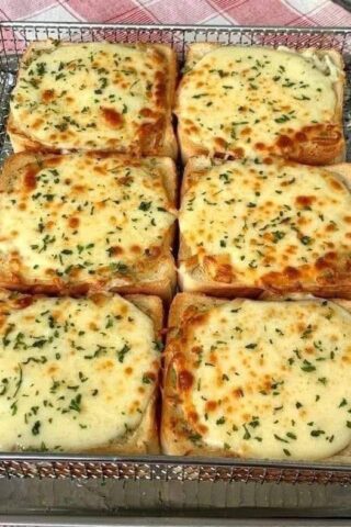 CHEESY TEXAS TOAST