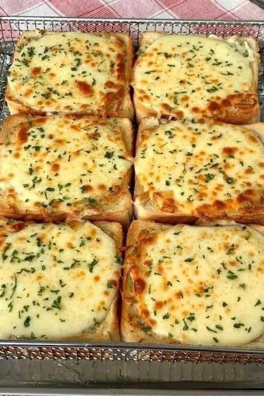 CHEESY TEXAS TOAST