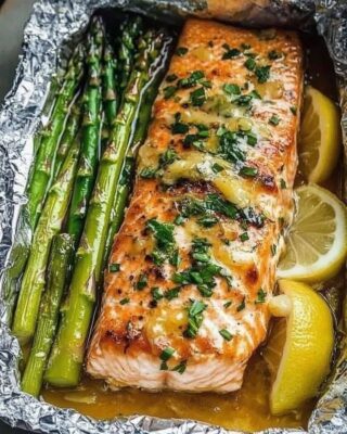 Baked Salmon in Foil with Asparagus and Garlic Lemon Butter Sauce