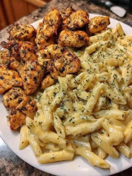 Grilled Chicken Bites with Creamy Garlic Sauce