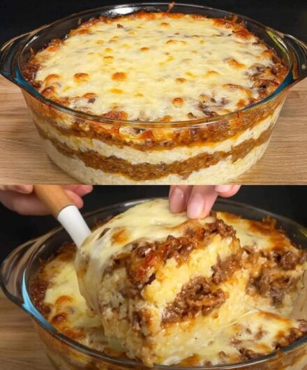 Cheesy Layered Meat and Mashed Potato Bake: The Ultimate Comfort Food Casserole!